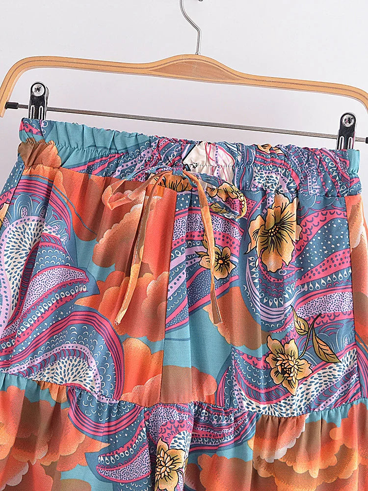 Vintage Chic Star Moon Print Swish shorts