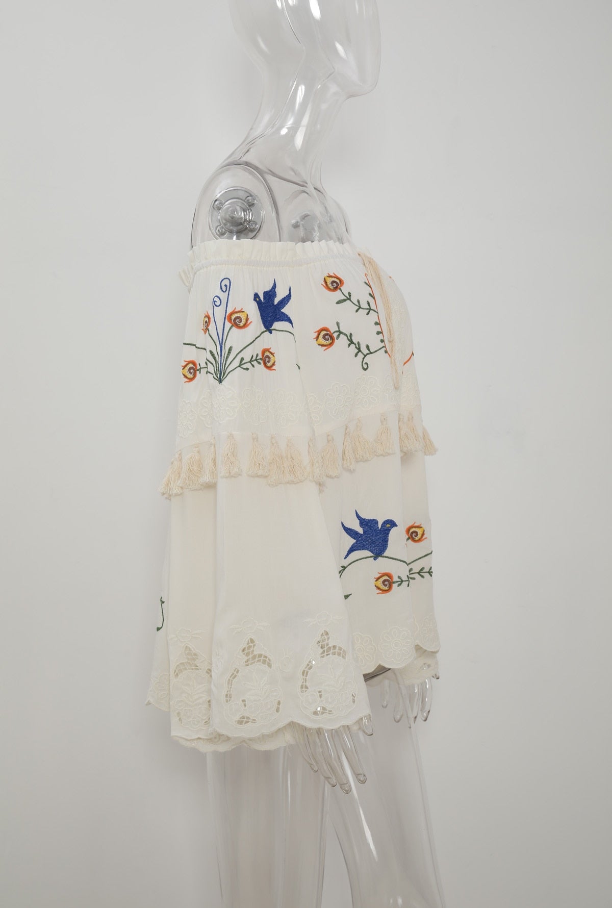Chic White Vintage Embroidery Tassel blouse