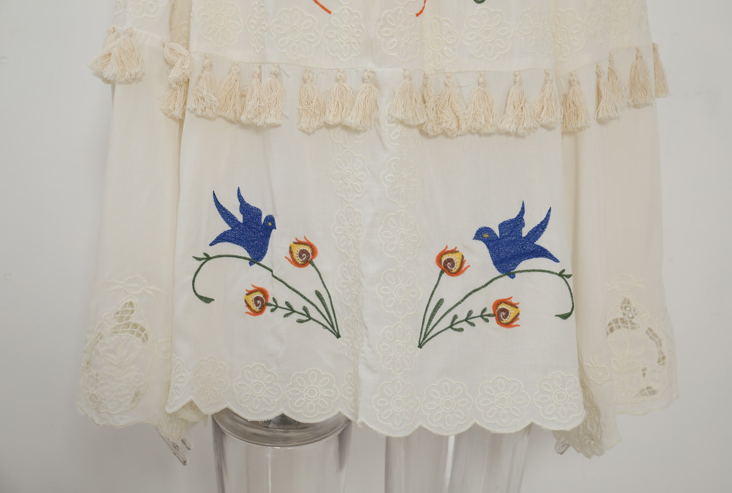 Chic White Vintage Embroidery Tassel blouse