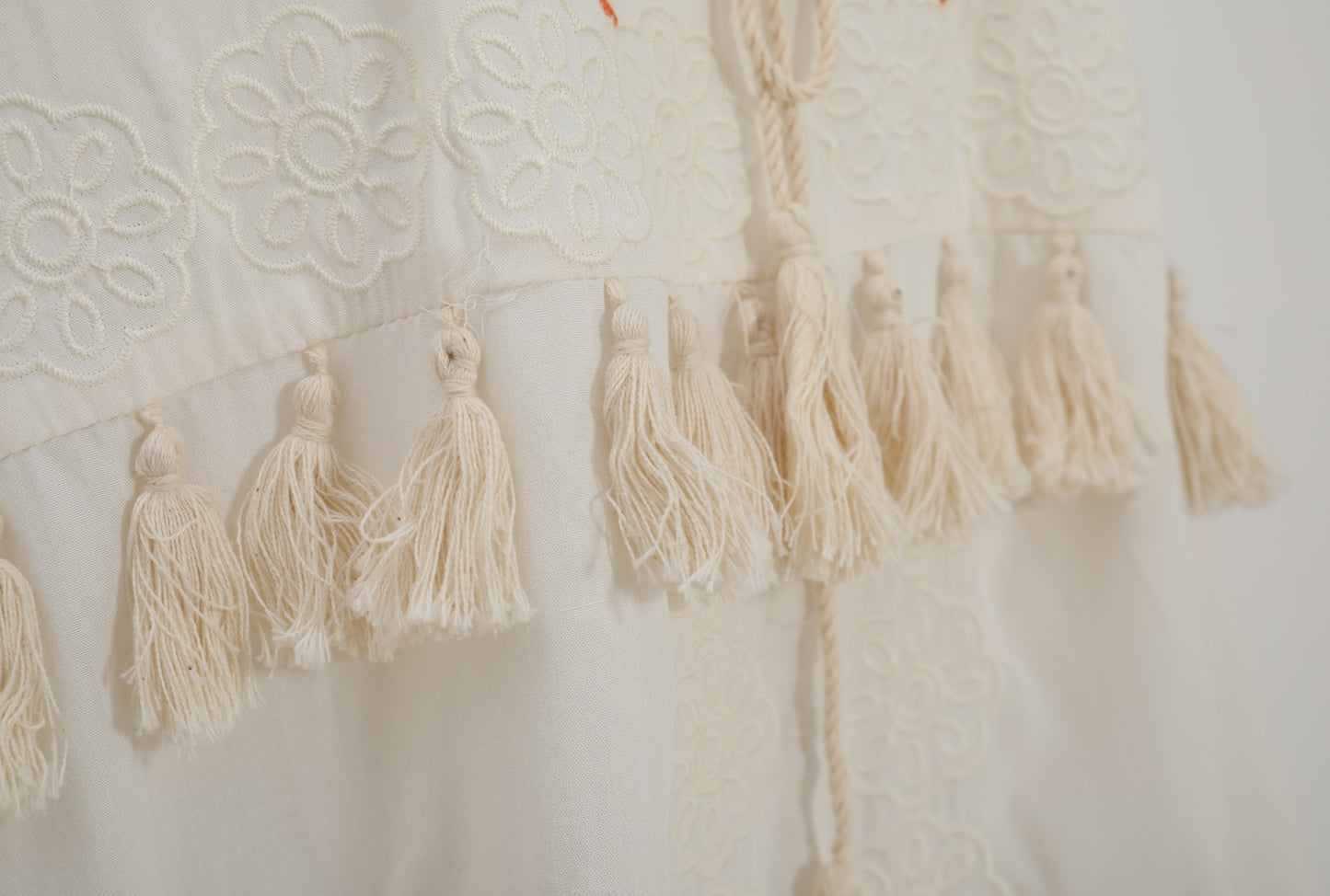 Chic White Vintage Embroidery Tassel blouse