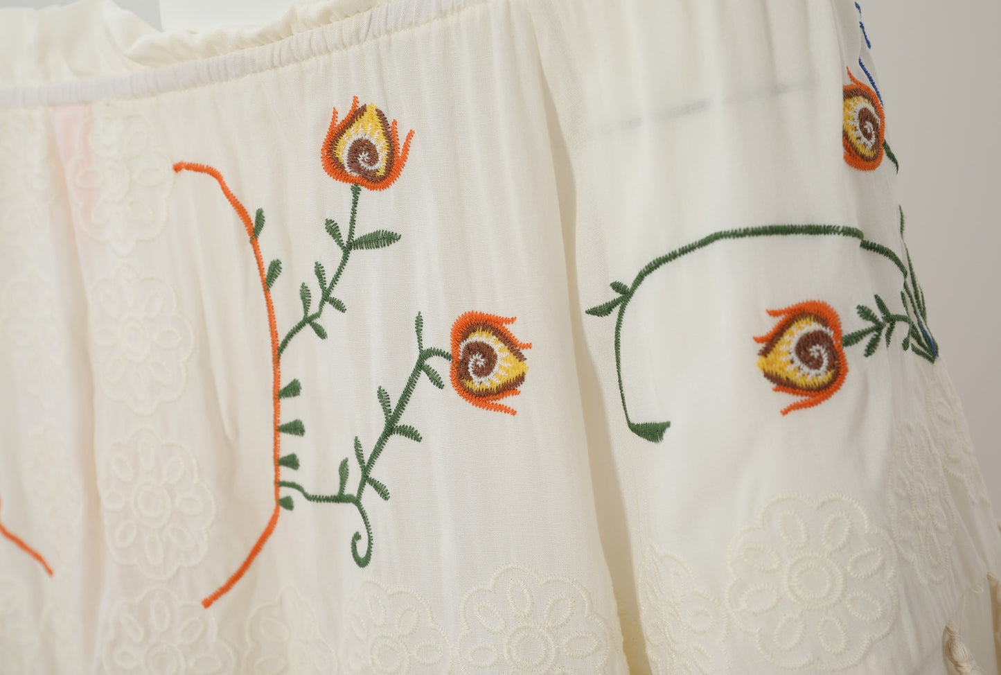 Chic White Vintage Embroidery Tassel blouse