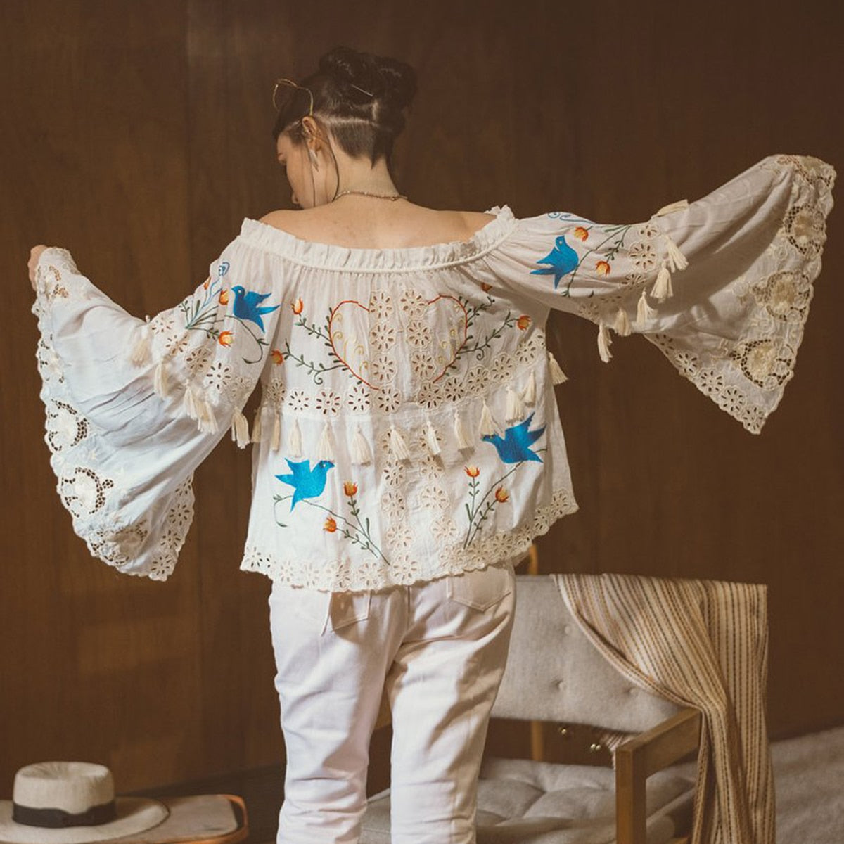 Chic White Vintage Embroidery Tassel blouse