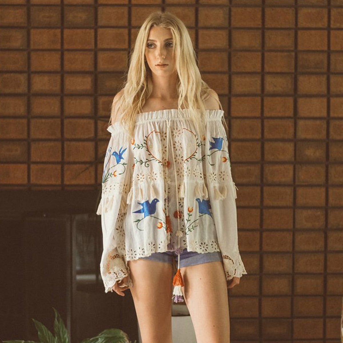 Chic White Vintage Embroidery Tassel blouse